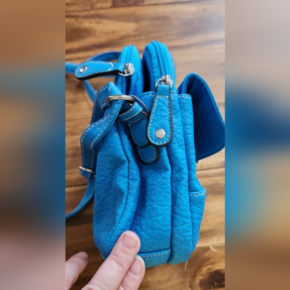 Rosetti blue faux leather cross body shoulder purse with multiple pockets - Picture 8 of 13